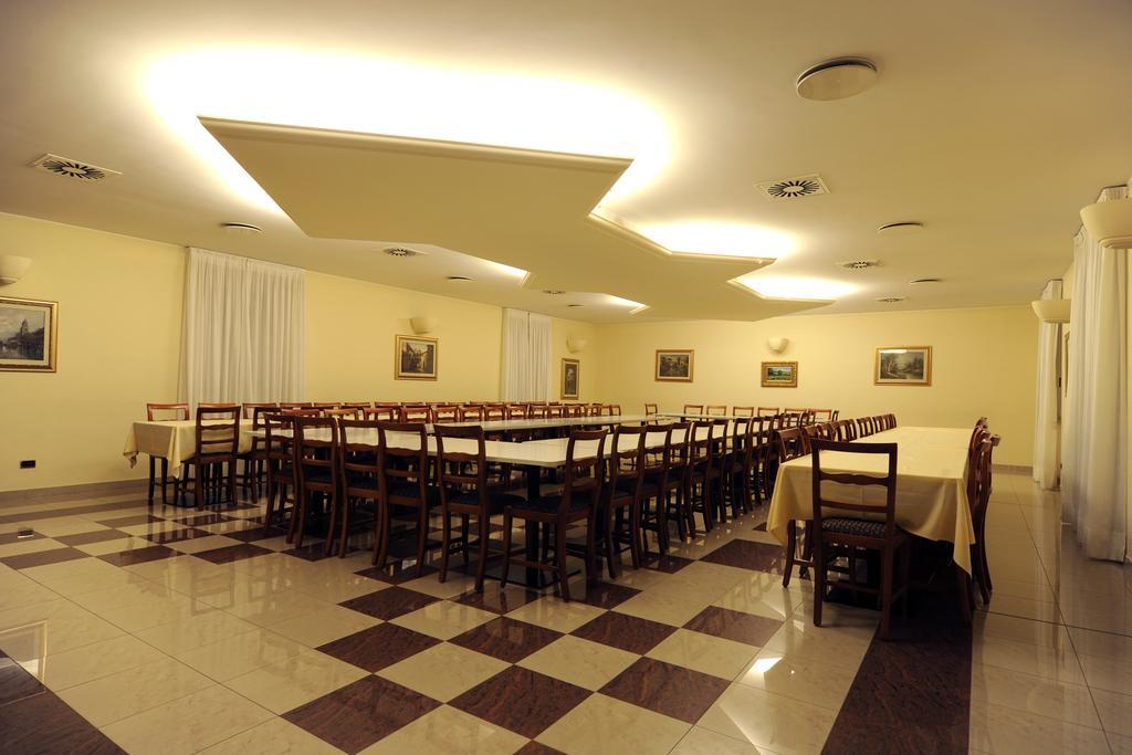 瑞思托兰特夸德利佛歌里奥酒店 Urgnano 外观 照片