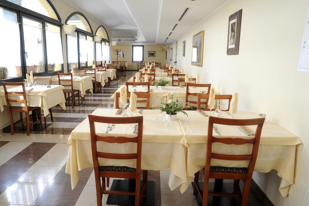 瑞思托兰特夸德利佛歌里奥酒店 Urgnano 外观 照片